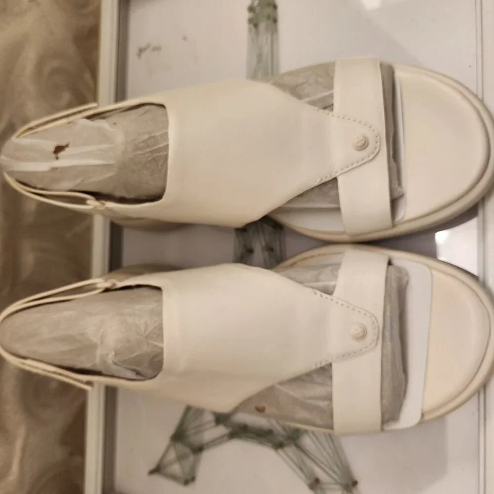 Naturalizer Warm White 